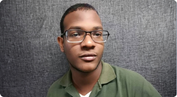 imagen de Alexander Cuesta estudiante graduado de Henry