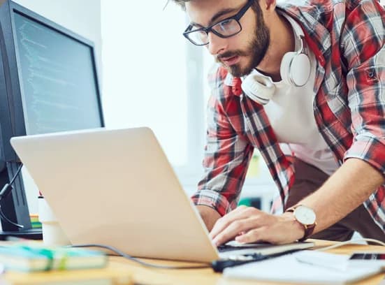 Joven estudia remoto la carrera de Desarrollo Web Full Stack en Henry y se convierte en Back End developer